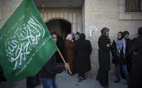 Israel cracks down on Hamas, PLO flags in Jerusalem