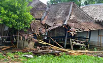 62 dead as tsunami hits Indonesia