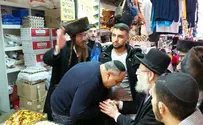 Watch: J'lem chief rabbi tours Mahane Yehuda market