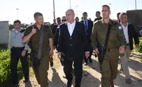 Netanyahu makes surprise visit to army base