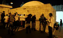 Arabs riot as Jews pray at Joseph's Tomb