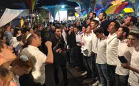 Emotional musical Independence Day prayers in Jerusalem