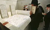 Freed African-American inmate visits Lubavitcher Rebbe's grave