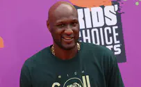 Lamar Odom visits Lubavitcher Rebbe’s gravesite with his kids