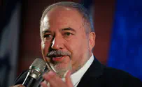 Liberman: 'Netanyahu is forming a coalition with Hamas'