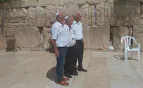 רבני ירושלים נרגשים עם האריות שלחמו