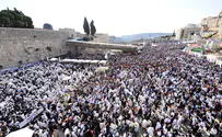 Watch: Mass Birkat Kohanim event at the Western Wall