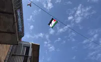 PLO flag raised in Meah Shearim - then removed by police