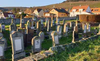 Jewish Agency emissary shocked: Grandma's tombstone vandalized