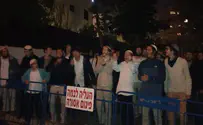 Another protest outside Tel Aviv Mayor's home