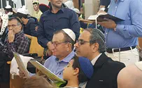 צפו: חולדאי חוגג עם 'ראש יהודי'