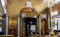 עיטור היסטורי לבית הכנסת הגדול