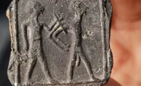 ילד גילה לוחית נדירה בת 3500 שנה