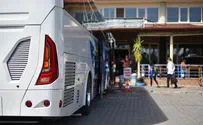בהלה בכביש: אוטובוס הידרדר עם נוסעים