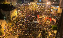 אלפים מפגינים נגד נתניהו 