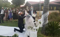 כמה אנשים צריך כדי להרים חתונה?