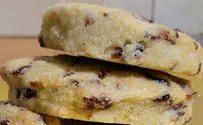 עוגיות פריכות עם חמוציות בציפוי סוכר
