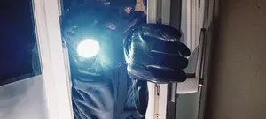 פריצה אלימה בהר נוף: תקפו את בעל הדירה