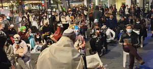 עשרות בקריאת מגילה בכיכר דיזנגוף