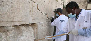 נקי לפסח: הפתקים הוצאו מאבני הכותל