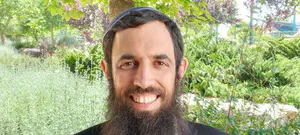 גילויי חיבה בין הורים - גם בפני הילדים?