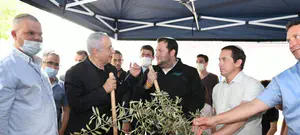 נתניהו נטע עץ בחוות יאיר: אחרי הבחירות אנחנו נסדיר את כל ההתיישבות הצעירה