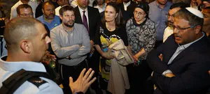 מהומות בירושלים: אבנים, זיקוקים ופרשים בשער שכם