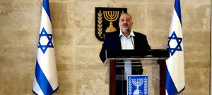 מנסור עבאס לא שולל ממשלה בראשות בנט: "בוחנים הכול"