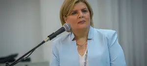 "מי ששיקרה לוועדה, תעמוד בראשה?"