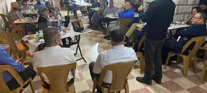 מתנחלים ופלשתינים בסעודת איפטר