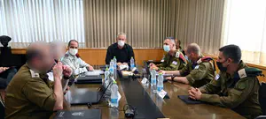 בני גנץ: להיערך להסלמה