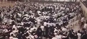 בצל האסון במירון: שירה מרגשת בכותל המערבי