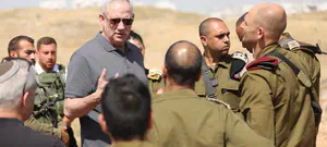 בני גנץ באוגדת איו"ש: נגיע למחבלים ונבוא איתם חשבון