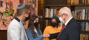 הנשיא פגש את אגם אסייג בת ה-12 שחוותה התעללות בבית ספרה