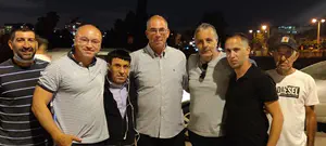 ריקודים מחוץ לביתו של ניר אורבך
