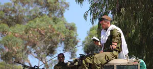 בדרך להנפת דגל כניעה