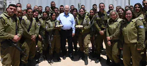 ריבלין לחיילי וקציני צה"ל: תודה לכם שומרי חומתנו