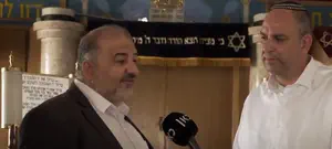 מנסור עבאס ביקר בבית כנסת שהוצת בלוד