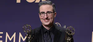 ג'ון אוליבר מאשים את ישראל בפשעי מלחמה