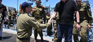 בני גנץ בביקור בחיל הים: הלחימה לא תיפסק עד שנביא שקט מוחלט