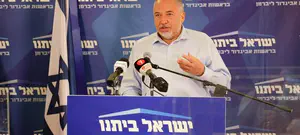 ליברמן חשף מידע והביך את גנץ