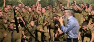 אברהם פריד התרגש להופיע בפני החיילים החרדים