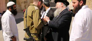 הרב שמואל אליהו: שחררו את הידיים של החיילים