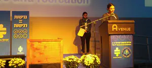 מדוע התיישבה השרה בכיסא גלגלים?