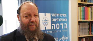 הרב התגייס, התינוק נימול