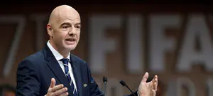 "או שאתם בפנים או שאתם בחוץ"