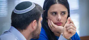 סמוטריץ' פועל נגד הפגיעה בהורים