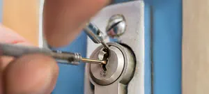 פורץ המנעולים שיפתח לכם את הדלת