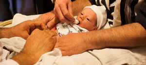 המוהל והרופא ד"ר יהודה וייל: אין סיבה לדחות ברית מילה