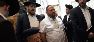 "לשים סוף לביזיון במערת המכפלה"